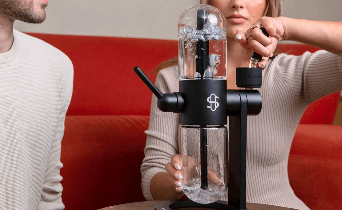 Stündenglass Gravity Infuser - Olive Green | 360° Gravity Hookah lifestyle image 2